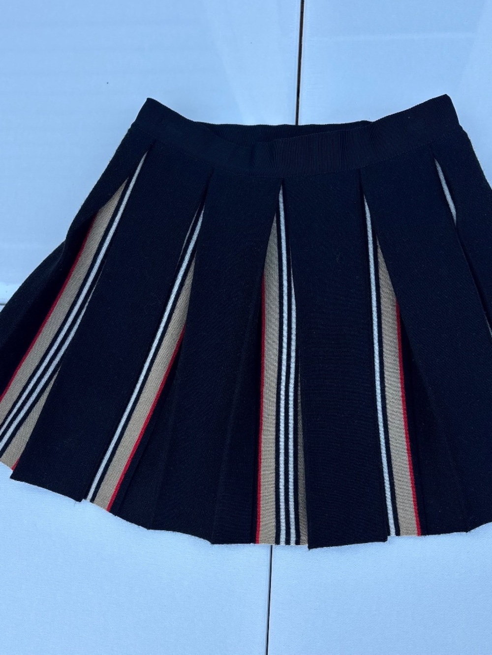 Burberry Girls 4Y Black Pleated Icon Stripe Skirt